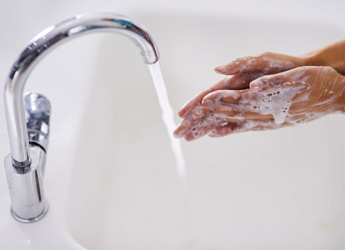 Händewaschen schützt vor dem Norovirus.