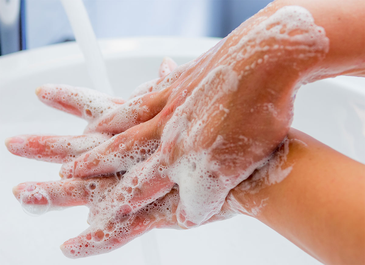 Eine Magen-Darm-Grippe ist hochansteckend – regelmäßiges Hände waschen beugt einer Infektion vor.